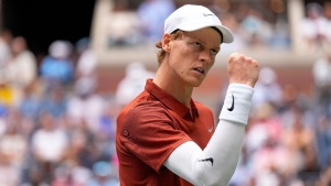 Jannik Sinner breezes past Alex Popyrin, Iga Swiatek takes down Lamens