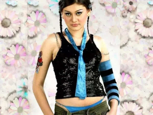 A defining image of Shefali Jariwala as the Kaanta Laga girl