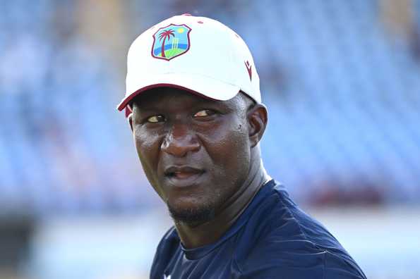 Daren Sammy questions umpire's decision.